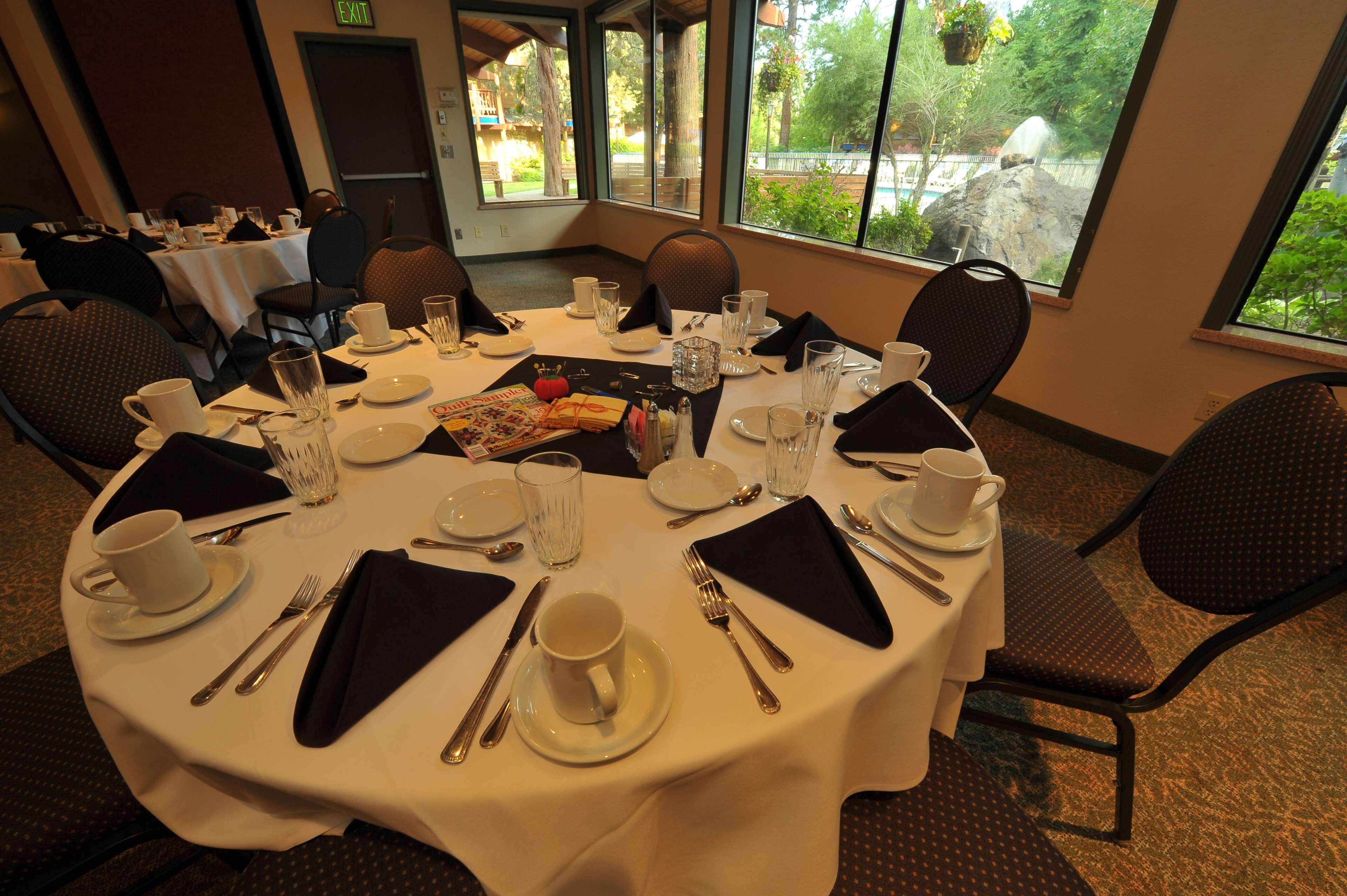 Shilo Inn Suites Hotel - Бенд Ресторан фото